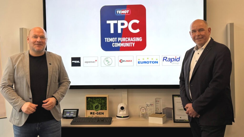 Dennis Christ (links) und Stephan Westbrock von der Select AG freuen sich über die neuen TPC-Mitglieder Euroton und Rapid Group.