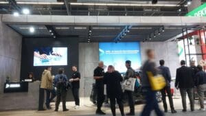 Dekra stellt Elektromobilität und Schadenaufnahme in den Fokus